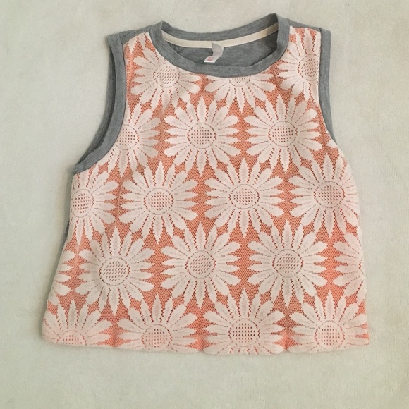 Crop top with floral design