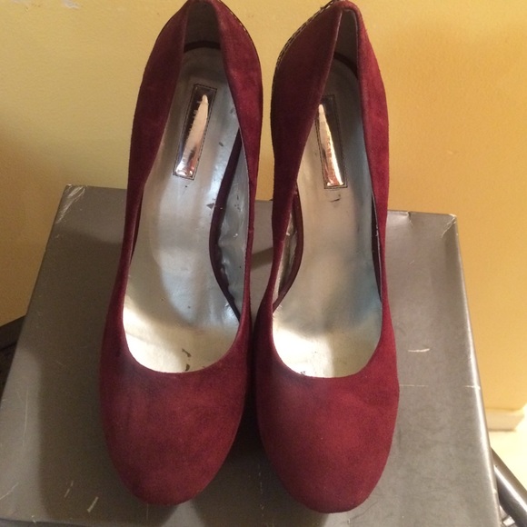 H by Halston Burgundy Stilettos - Picture 4 of 4