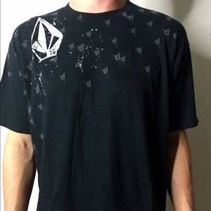 Volcom black and white tshirt