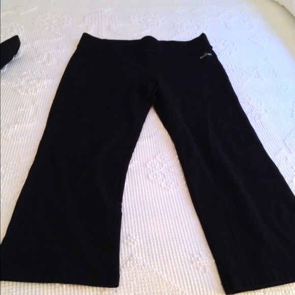 Black yoga capris.