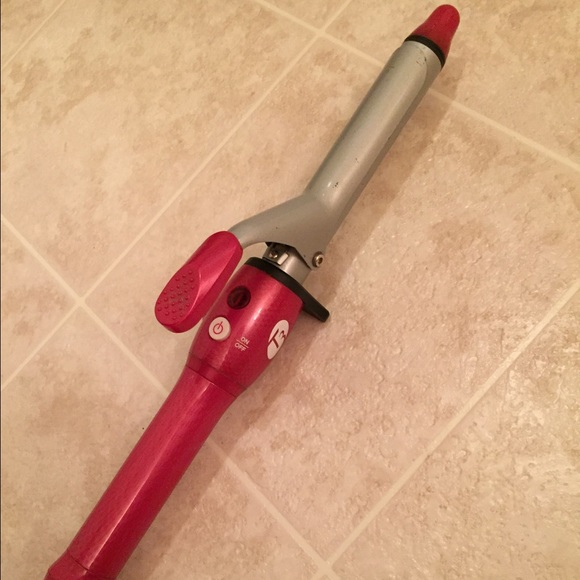 FLASH SALE T3 🎉🎉SinglePass 1" curling iron. 🎈🎉