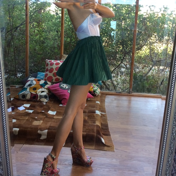 Extravagant mini skirt - Picture 2 of 4