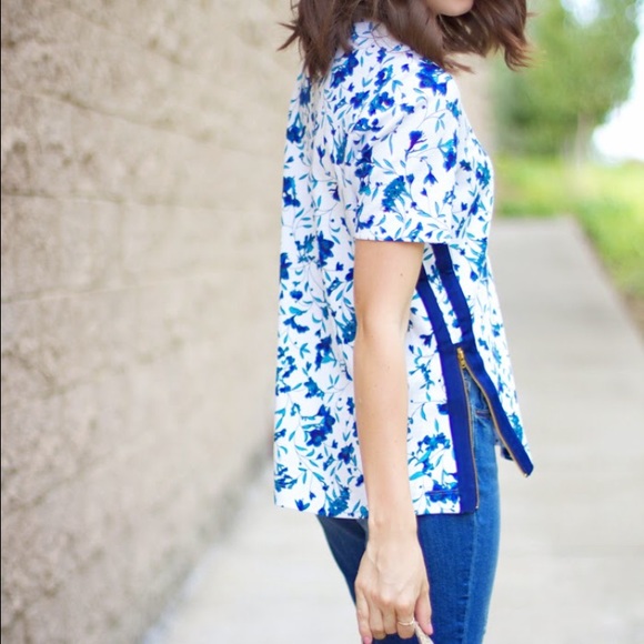 FRENCH CONNECTION BLUE FLORAL SHORT SLEEVE TOP
