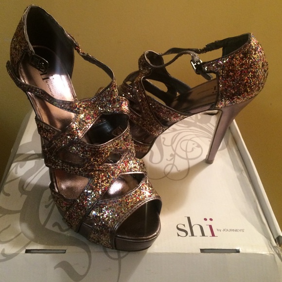 Shi by Journeys Holiday Pumps