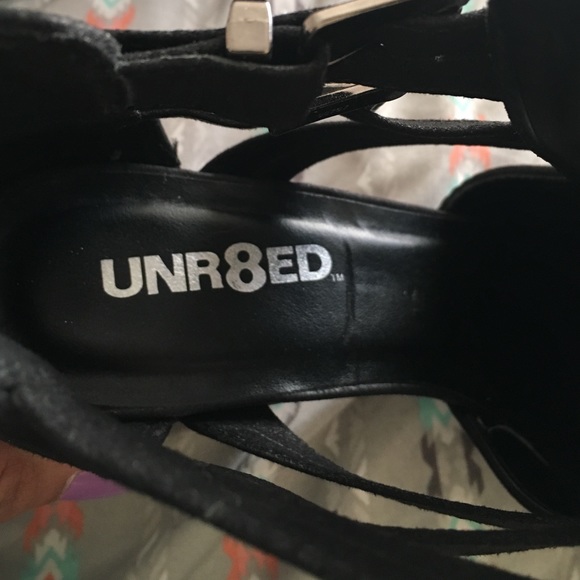 Cut out bootie - Picture 2 of 4