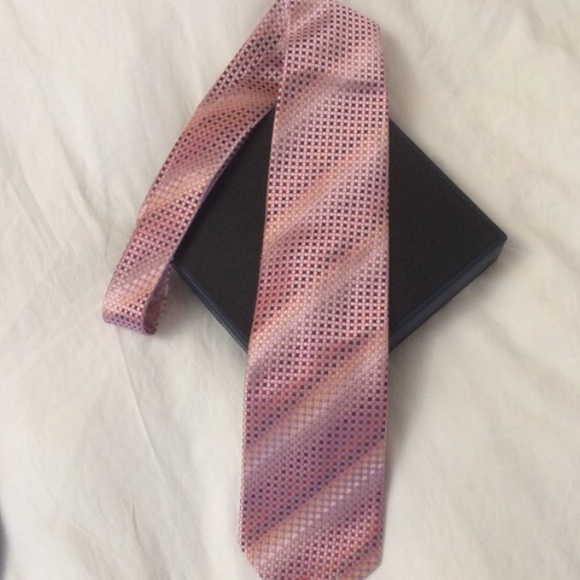 KENNETH COLE MENS SILK TIE - Picture 2 of 3