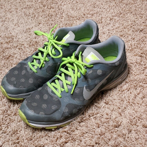 Nike polka dot tennis shoes