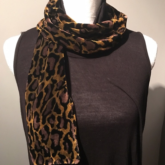 vintage Accessories - Vintage Velour leopard print scarf