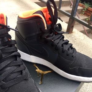 Air Jordan 1 Retro-Metallic Hermatite/Hyper Orange