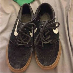 Men's 4.5 Nike Janoski's