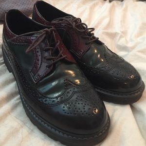 Worn once Multi colored Oxford Detail shoes. 9