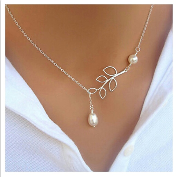 SILVER PEARL FEATHER NECKLACE - Picture 2 of 4