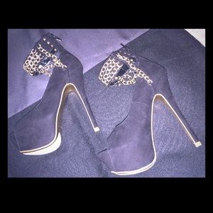 Brand New Black & Gold Stilettos