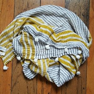Lightweight scarf/throw with tassels