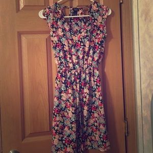 BLACK FLORAL RUE 21 DRESS WITH BACK CUTOUT