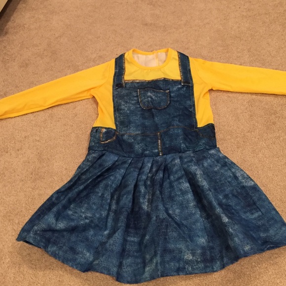 Girls Minion costume size 8-10 medium