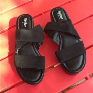 Black sandal wedges