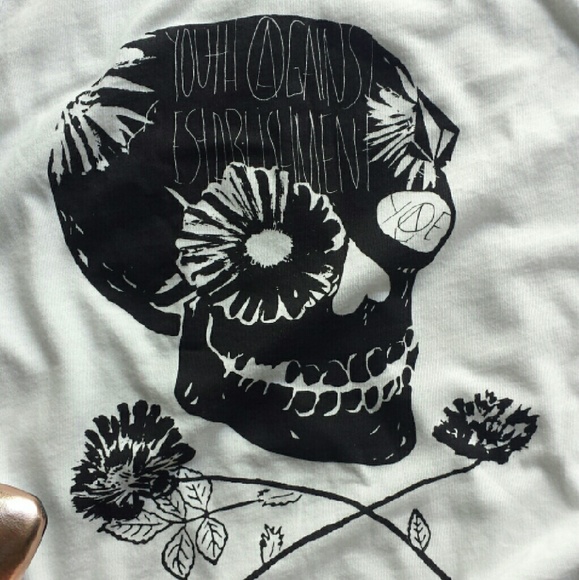 Volcom Tops - Volcom skull tank top Volcom Tops - Volcom skull tank top