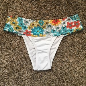 San Lorenzo White and Floral bottoms
