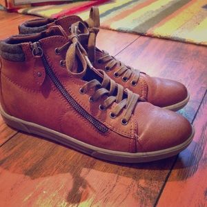 Women's Sonoma Brown Booties Size 7