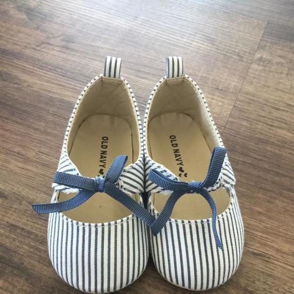 Old navy Stripe blue and white shoes! New, never worn, without tags 18-24 months