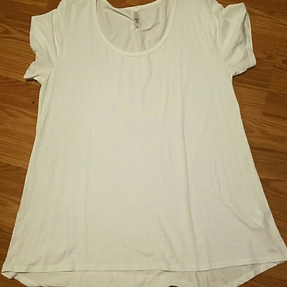 ***No Longer available****LULAROE white classic t