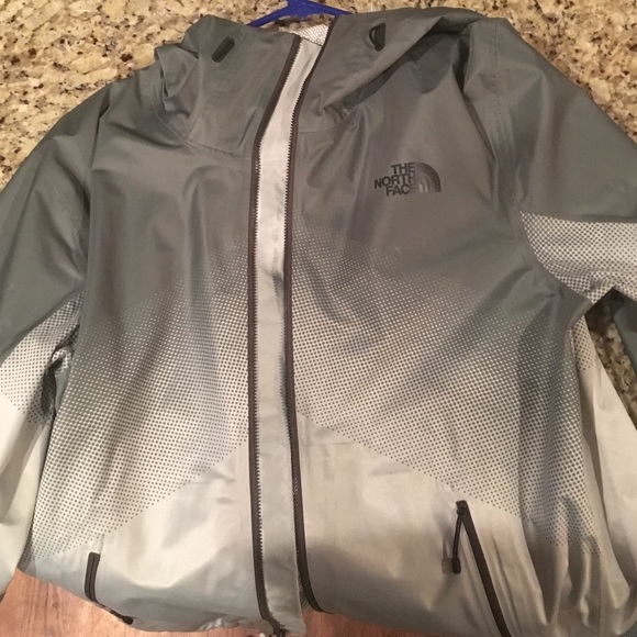 *JUST REDUCED‼️North Face Men's medium rain jacket