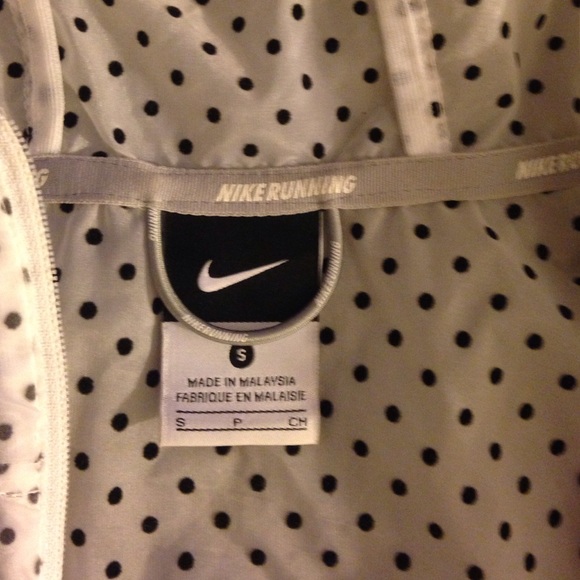 Nike Run Jacket. - Picture 2 of 4