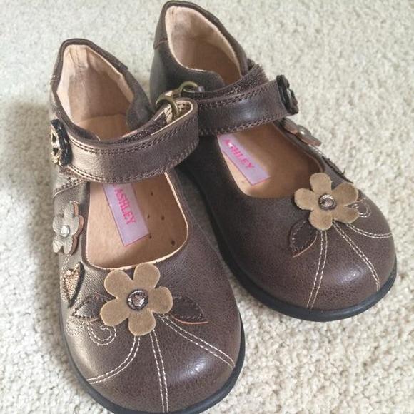 NWOT - Laura Ashley brown leather Mary Janes