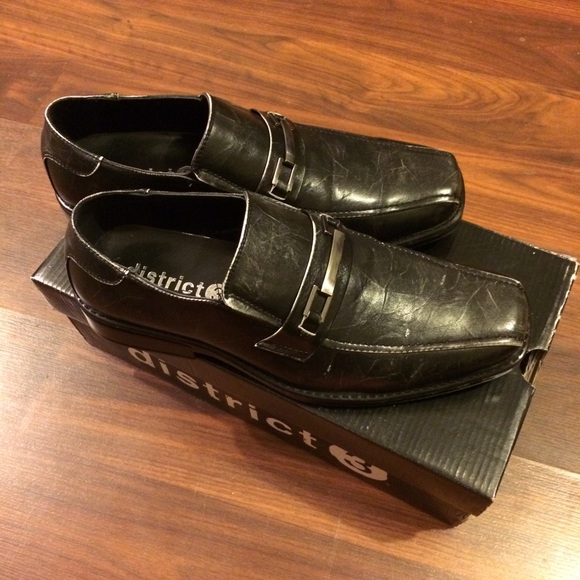 District 3 men's size 9 dress shoes