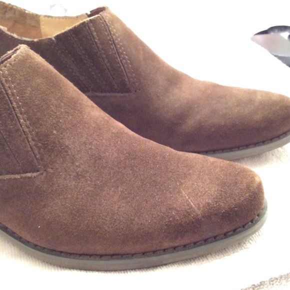 Brown ankle Bootie - Picture 2 of 4