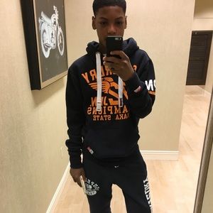 Meet your Posher, Johnathan