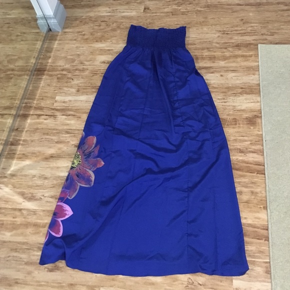 Dress - Picture 2 of 4