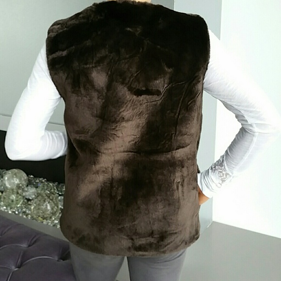 🚨FINAL PRICE CUT 1HR🚨MICHAEL KORS faux mink vest - Picture 3 of 4