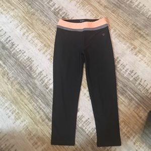 Cropped black yoga pants