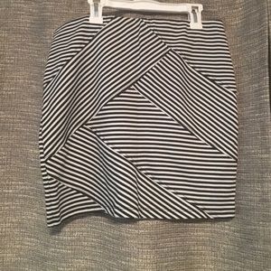 💕 Super cute mid length black skirt 💕