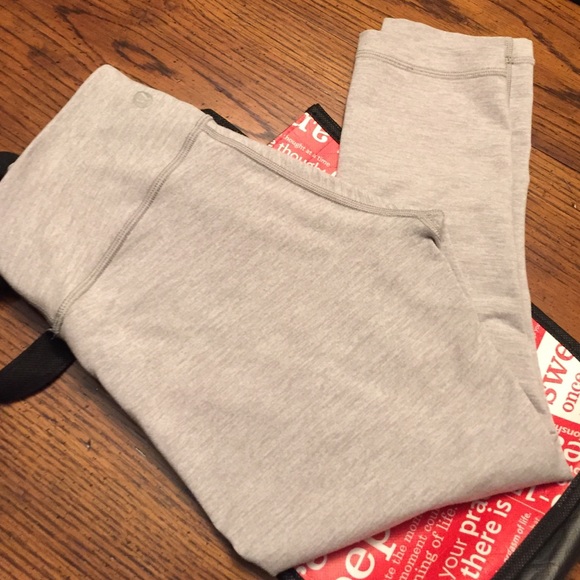 Lulu lemon Light Gray Wunder under crops - Picture 1 of 1