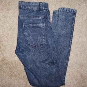 High waisted denim wash skinny jeans!