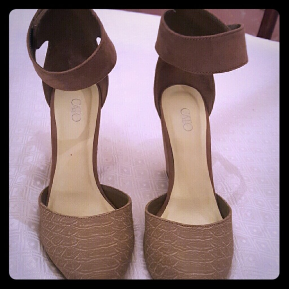 Shoes size 7M worn once - Picture 1 of 3