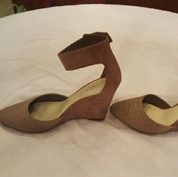 Shoes size 7M worn once - Picture 3 of 3