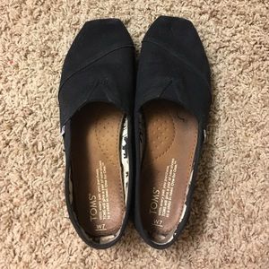 Women's size 7 TOMS