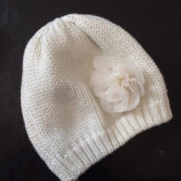 Cream Knit hat set. - Picture 4 of 4