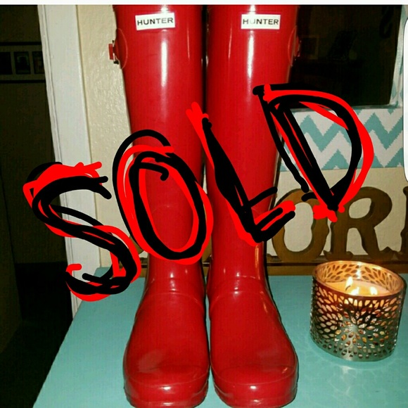 SOLD hunter red glossy Rain boots OTHER WEBSITE - Picture 1 of 4