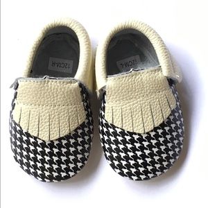 Swallow Gird Baby, Toddler Moccasins