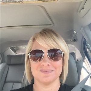 Meet your Posher, Lori