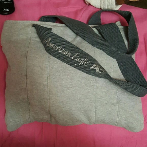 American Eagle medium size purse