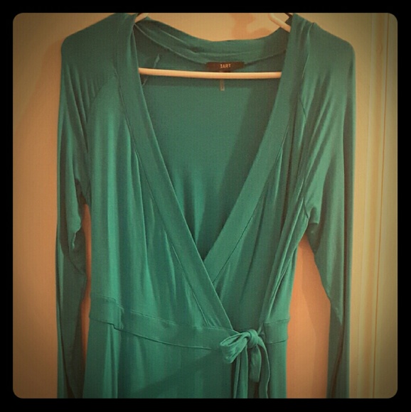 Wrap dress, long sleeves, deep v neck, knee length - Picture 1 of 2