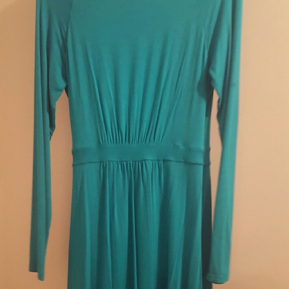 Wrap dress, long sleeves, deep v neck, knee length - Picture 2 of 2