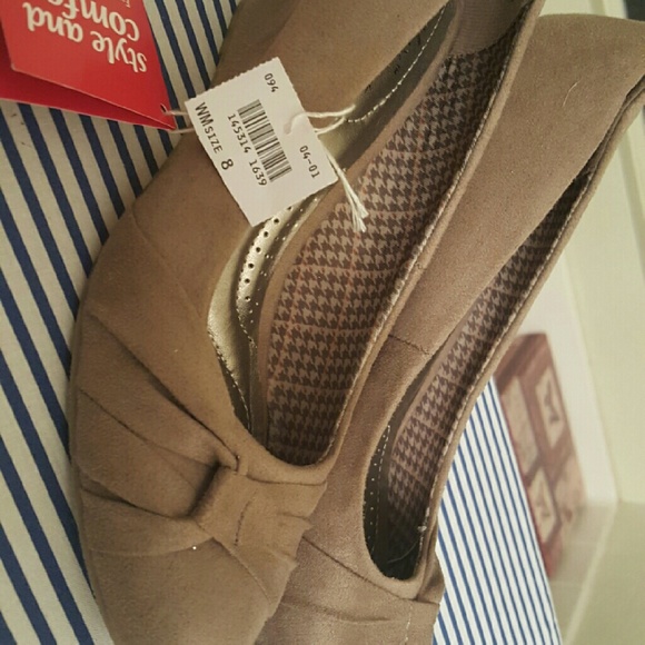 SOLD Tan Dexflex Comfort Wedges *NEW NWT