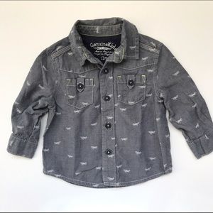 Oshkosh button up shirt 🛩